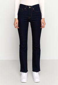 Клешеные брюки