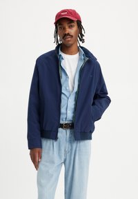 Куртка бомбер