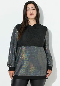 Пуловер с капюшоном