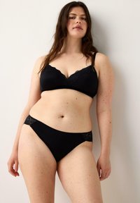 Бюстгальтер без косточек