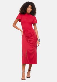 Платье футляр