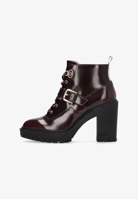 Ботинки на шнуровке