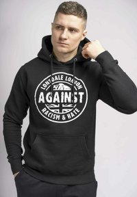 Пуловер с капюшоном