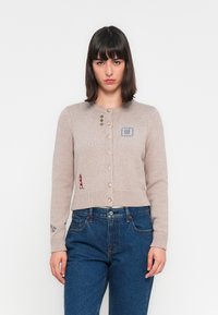 Вязаная кофта