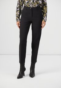 Узкие брюки