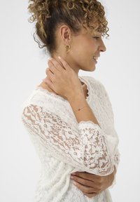 Кружевная блузка