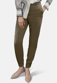 Узкие брюки