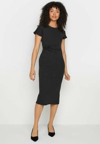 Платье футляр