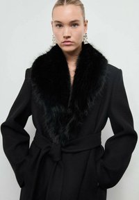 Шерстяное пальто