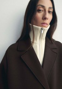 Шерстяное пальто