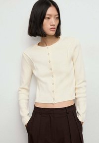 Вязаная кофта