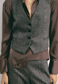 Короткая куртка