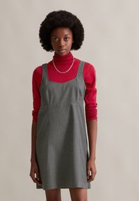 Короткое платье Короткое платье