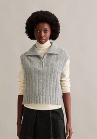 Пуловер без рукавов