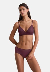 Бюстгальтер без косточек