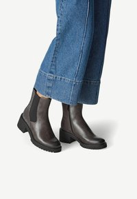 Полусапожки на платформе