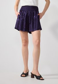 Шорты Шорты