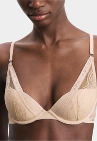 Бюстгальтер на косточках