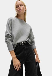 Пуловер Пуловер