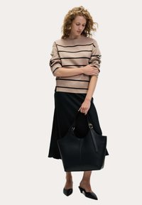 Пуловер в полоску Пуловер в полоску