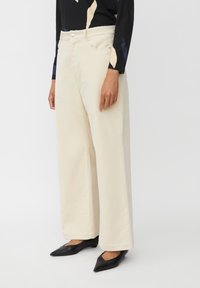 Широкие брюки