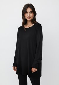 Длинный пуловер