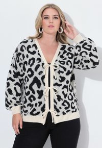 Жаккардовая вязаная кофта