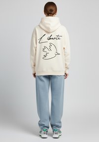 Пуловер с капюшоном