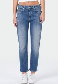 Прямые джинсы