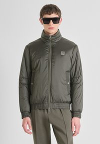 Зимняя куртка