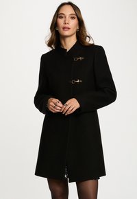 Шерстяное пальто