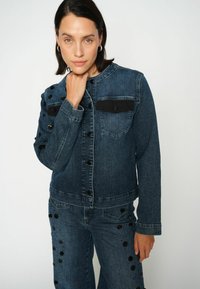 Джинсовая куртка Джинсовая куртка