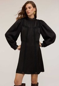 Короткое платье