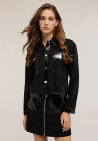 Джинсовая куртка