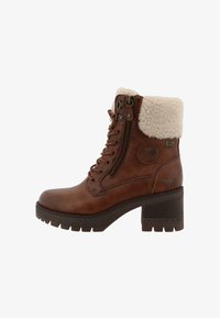 Ботинки на шнуровке