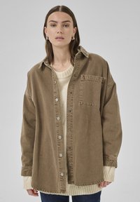 Джинсовая куртка