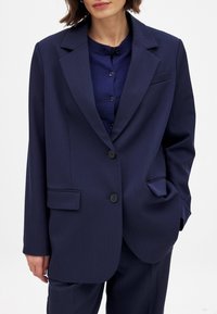 Короткое пальто