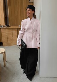 Короткое пальто