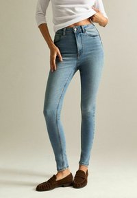 Узкие джинсы