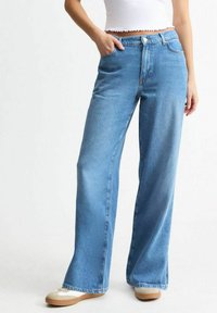 Свободные джинсы