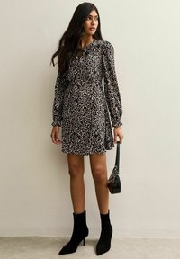 Короткое платье