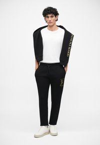 Спортивные штаны