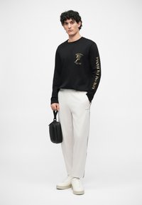 Лонгслив Лонгслив