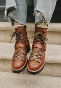Ботинки на шнуровке