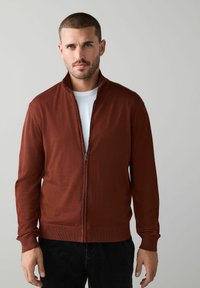 Вязаная кофта