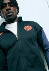 Спортивный костюм Спортивный костюм