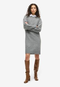 Вязаное платье