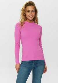 Пуловер Пуловер