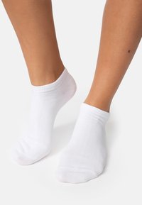 Короткие носки Короткие носки