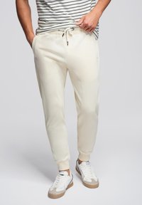 Спортивные штаны